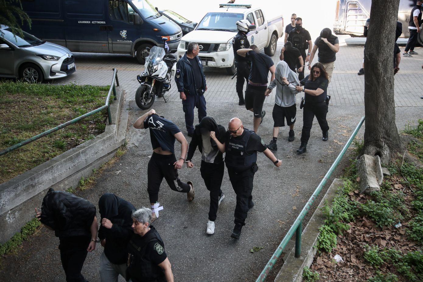 Εμπορία-ανθρώπων,-ρατσιστική-βία-και-ακροδεξιά-ρητορική:-Για-13-αδικήματα-κατηγορούνται-τα-μέλη-της-«Εθνικιστικής-Νεολαίας-Θεσσαλονίκης»