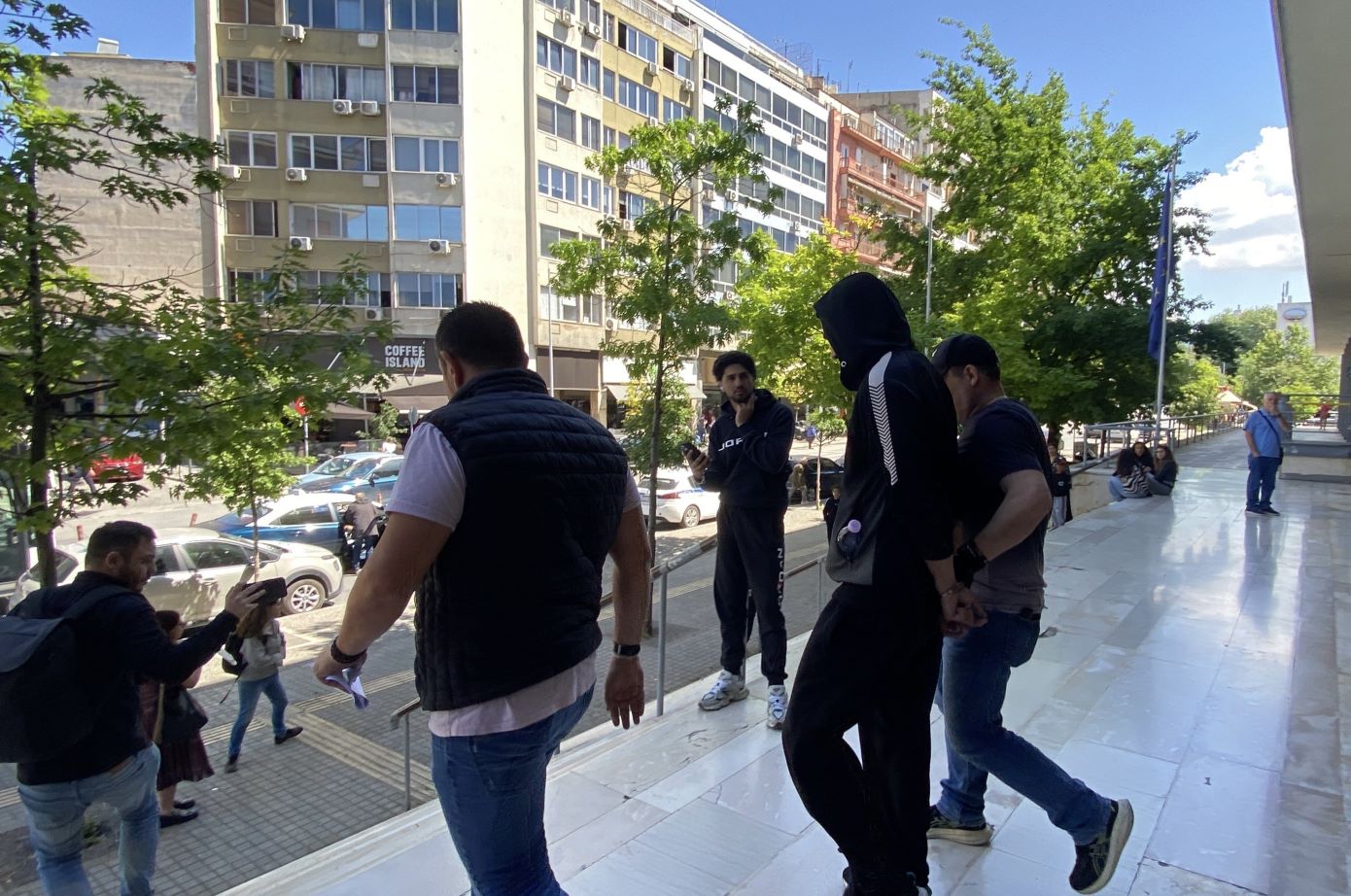 Στη-φυλακή-ο-36χρονος-ενοικιαστής-του-airbnb-–-Κατηγορείται-για-συμμετοχή-σε-εγκληματική-οργάνωση-και-κατασκευή-εκρηκτικών