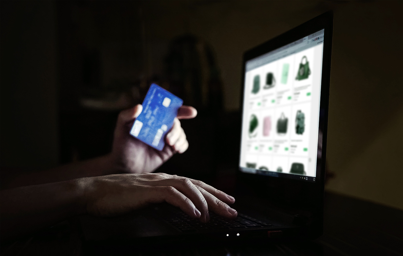 Θύμα-ηλεκτρονικής-απάτης-76χρονος:-«Νόμιζα-ότι-μιλούσα-με-την-Τζένιφερ-Άνιστον-και-μου-“έφαγαν”-5.000-ευρώ»