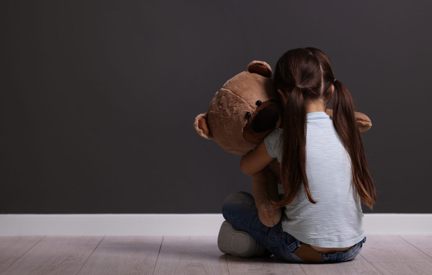 Φρίκη-στη-Θεσσαλονίκη:-Προφυλακίστηκαν-γονείς-που-βίαζαν-τις-κόρες-τους-–-Κατηγορίες-και-στους-παππούδες