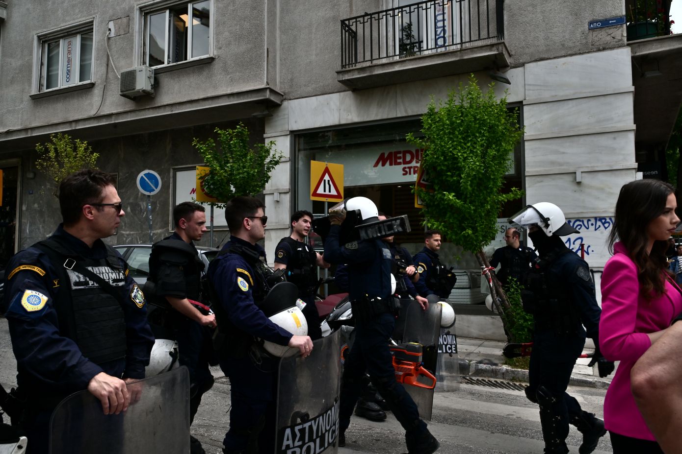 Νέα-αστυνομική-επιχείρηση-στη-Νομική-Αθηνών:-Έρευνες-σε-υπό-κατάληψη-χώρο-και-κυλικείο