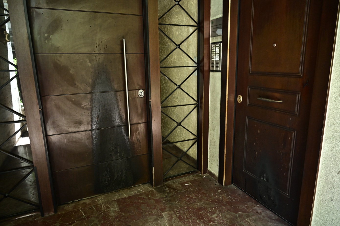 Εμπρηστικές-επιθέσεις-με-γκαζάκια-σε-βάρος-του-πρώην-προέδρου-του-ΕΟΔΑΣΑΑΜ-και-στην-πρόεδρο-της-Επιτροπής-Ανταγωνισμού