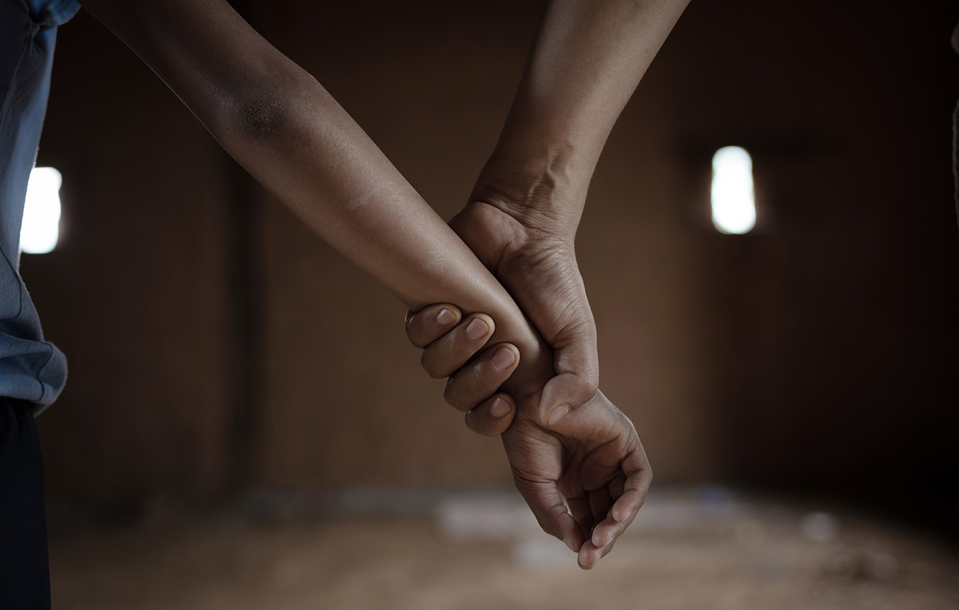 Σοκάρει-η-μαρτυρία-για-σεξουαλική-κακοποίηση:-Συμμετείχαν-γονείς-και-παππούδες-–-«Ο-πατέρας-μου-είναι-πολιτικό-πρόσωπο»