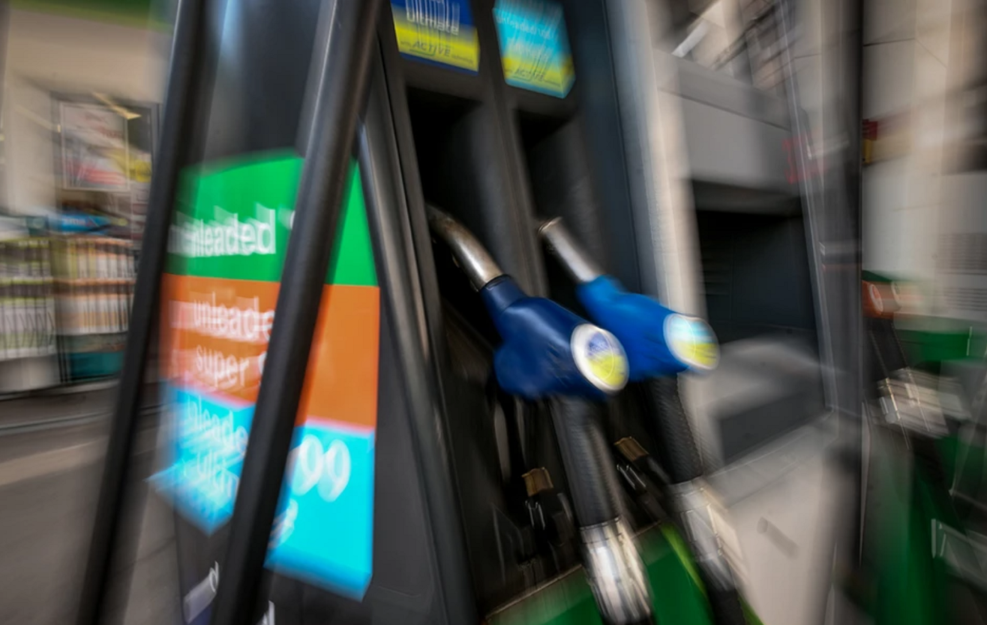 Χτύπημα-σε-τρία-κυκλώματα-για-λαθρεμπόριο-καυσίμων-–-Είχαν-εργοστάσιο,-ακόμα-και-λογισμικό-για-να-πειράζει-τις-αντλίες