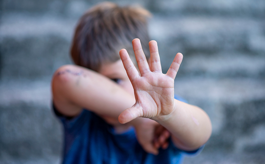 Κακοποιημένα-αδέρφια-στη-Λάρισα:-Τα-μηνύματα-της-μητέρας-από-το-νοσοκομείο-–-«Θα-νομίζουν-ότι-τα-χτυπάω-–-Έφεραν-αστυνομία»