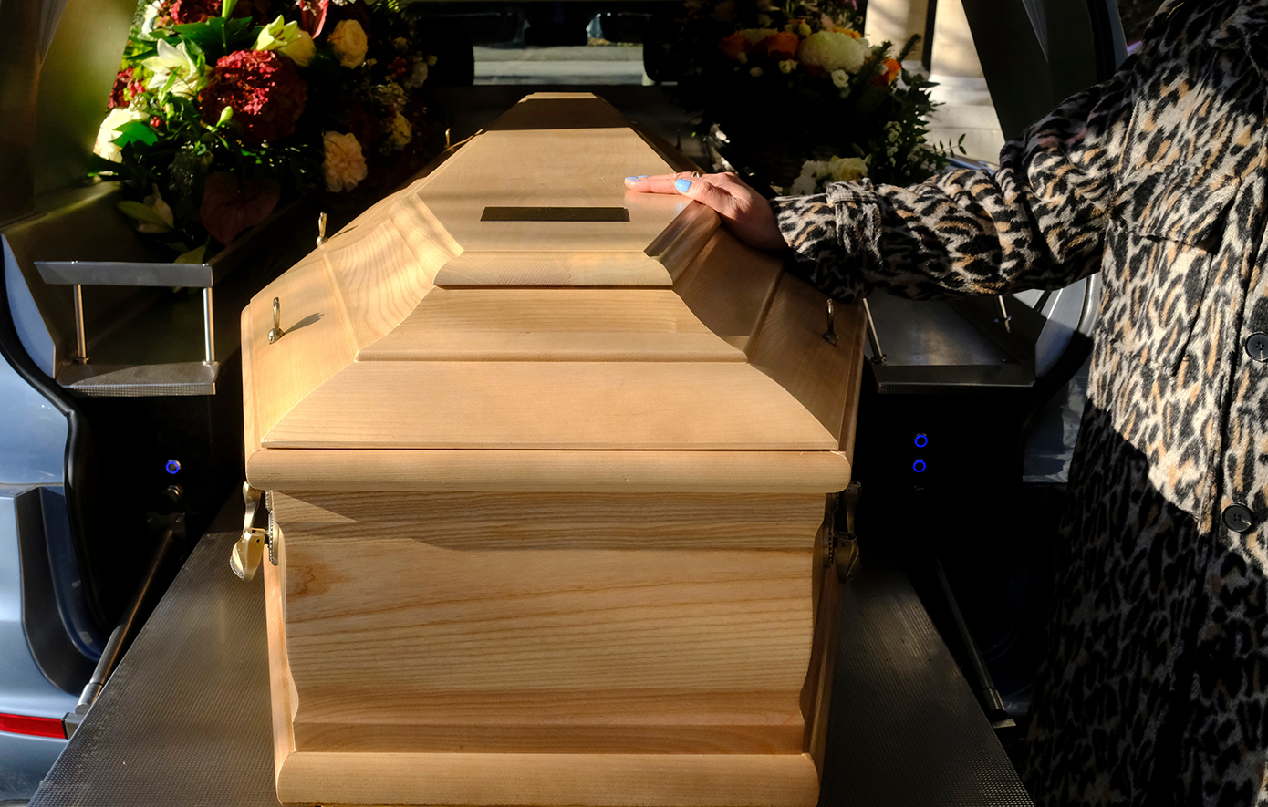 Μακάβριο-μπέρδεμα-στη-Σάμο:-Έστειλαν-για-αποτέφρωση-άλλη-γυναίκα-–-Διαπίστωσαν-το-λάθος-στην-εκκλησία