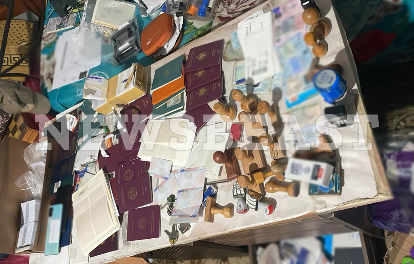 Κύκλωμα-δουλεμπόρων:-Τις-23-έφτασαν-οι-συλλήψεις-–-Κατασχέθηκαν-3.700-πλαστά-διαβατήρια