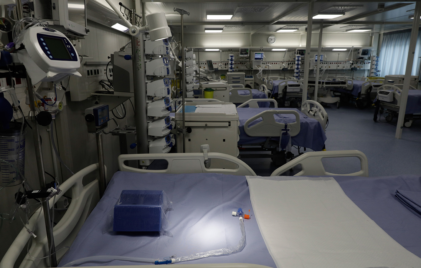 Συγκλονιστικές-εικόνες-από-το-τροχαίο-στο-Χαλάνδρι:-Νοσηλεύεται-διασωληνωμένος-στη-ΜΕΘ-ο-49χρονος-οδηγός