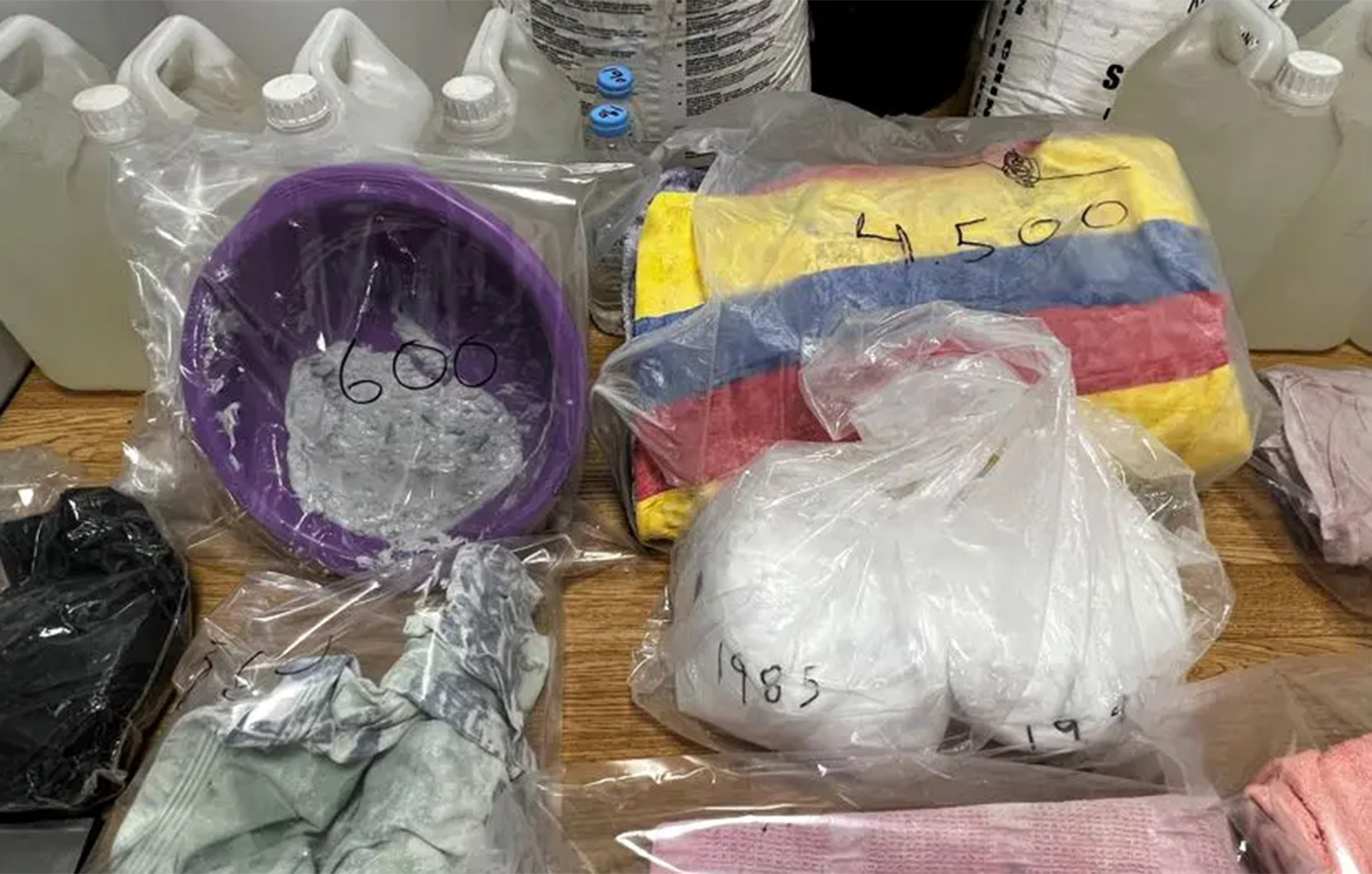 Το-εργαστήριο-στο-Μενίδι-και-το-καρτέλ-που-εισήγαγε-κοκαΐνη-σε-ρούχα:-Ποιος-ήταν-ο-ρόλος-των-μελών-της-εγκληματικής-οργάνωσης