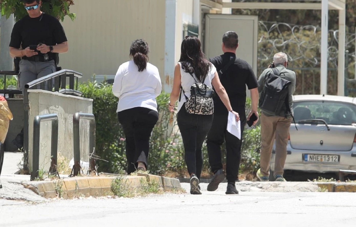 «Η-κόρη-μου-σας-αγκάλιασε-και-την-κάψατε»-–-Τι-λέει-ο-πατέρας-της-δημοσιογράφου-που-υποσχόταν-«χρυσά»-ταξίδια-στο-Αμπού-Ντάμπι