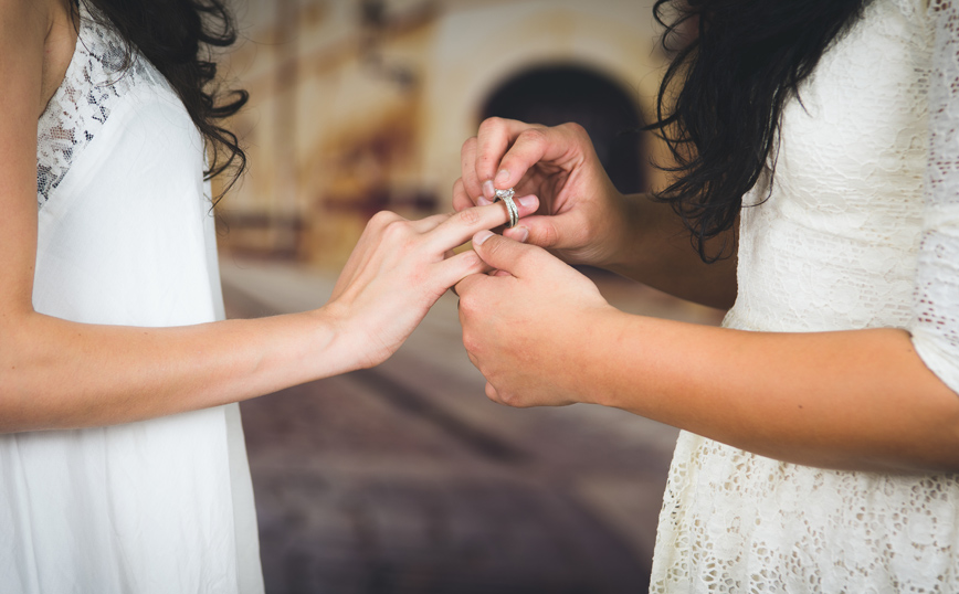 ΣτΕ:-Συνταγματικός-ο-γάμος-των-ομόφυλων-ζευγαριών-–-Τι-αναφέρει-η-απόφαση