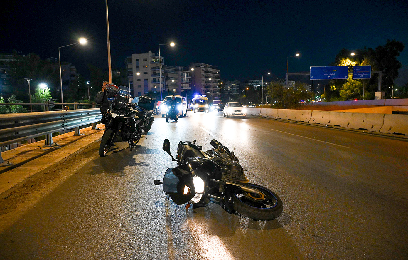«Έφυγαν-σαν-τρελοί,-νομίζοντας-ότι-τους-κυνηγούν-κάποιοι»-–-Πώς-έγινε-το-τροχαίο-στην-Ποσειδώνος-με-δύο-νεκρούς-αναβάτες-μηχανής