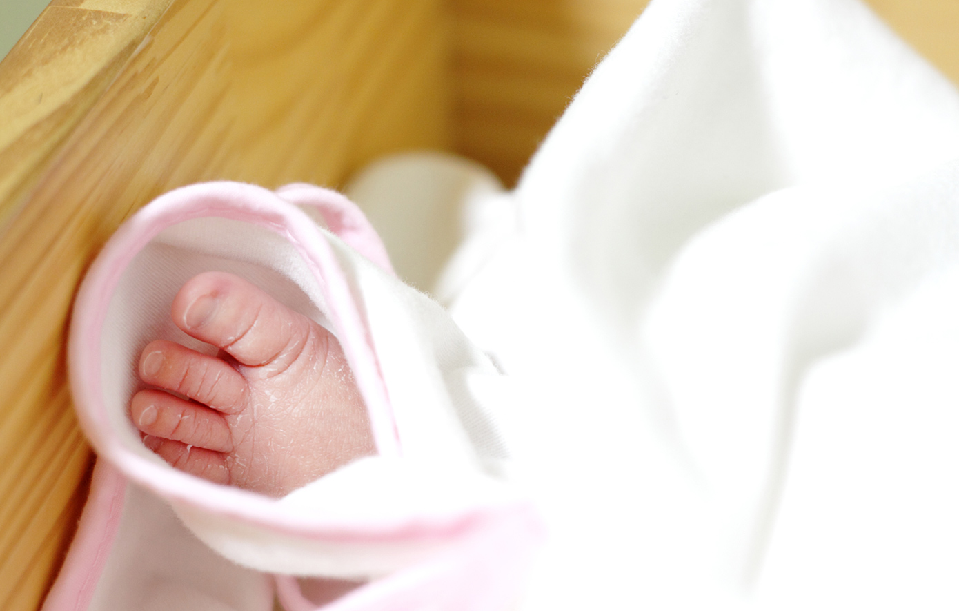 Τραγωδία-στην-Πάρο:-Δίωξη-στους-γονείς-για-το-νεκρό-βρέφος-–-Στον-ανακριτή-ο-πατέρας,-ζήτησε-προθεσμία-η-μητέρα