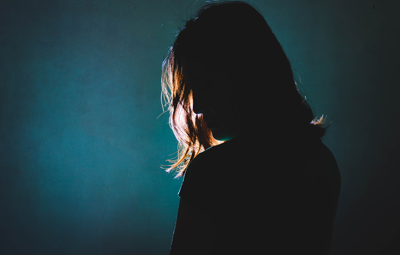 Κλώτσησε-την-έγκυο-σύζυγό-του-μπροστά-στο-ανήλικο-παιδί-τους