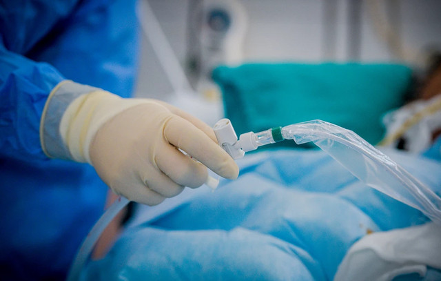 Σε-χειρουργική-επέμβαση-θα-υποβληθεί-ο-36χρονος-που-δέχθηκε-επίθεση-με-κατσαβίδι-από-40χρονη-ηθοποιό-στον-Βύρωνα