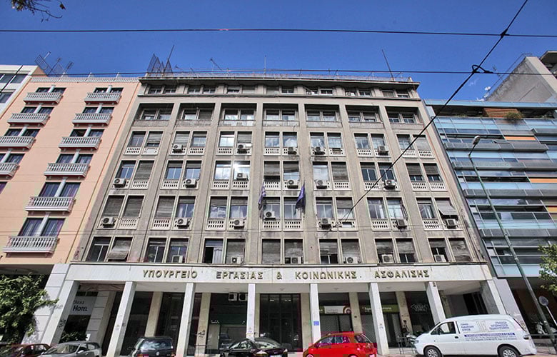 Υπουργείο-Εργασίας:-Ιστορικό-χαμηλό-στο-ποσοστό-μισθωτών-που-υπερεργάστηκαν-το-2024