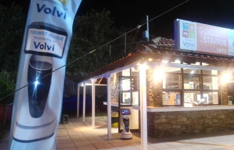 Ρομπότ-που-μιλάει-120-γλώσσες-ξεναγεί-τους-επισκέπτες-στο-δήμο-Βόλβης