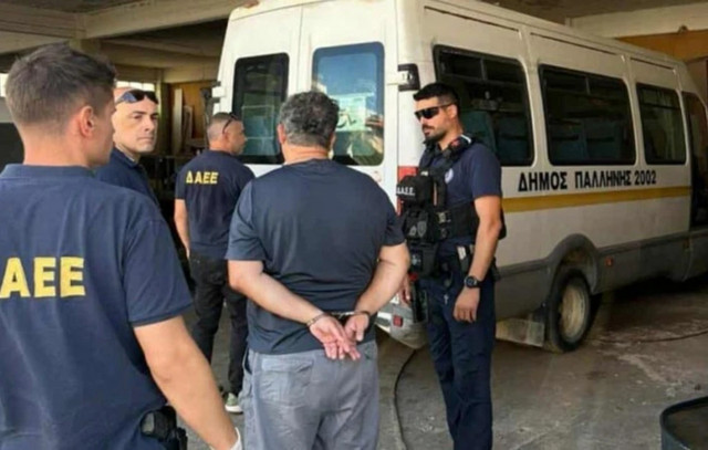 Στον-ανακριτή-ο-48χρονος-δημοτικός-υπάλληλος-για-τους-τέσσερις-εμπρησμούς-στην-Παλλήνη