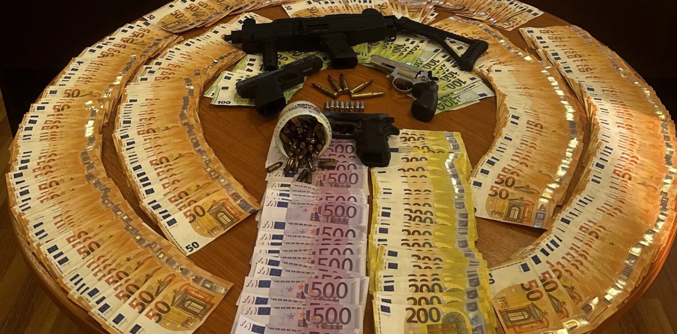 Χειροπέδες-σε-σκληρό-ποινικό-από-τη-συμμορία-του-«Έντικ»-–-Εμπλέκεται-σε-εκβιασμούς-για-λαθραία-τσιγάρα