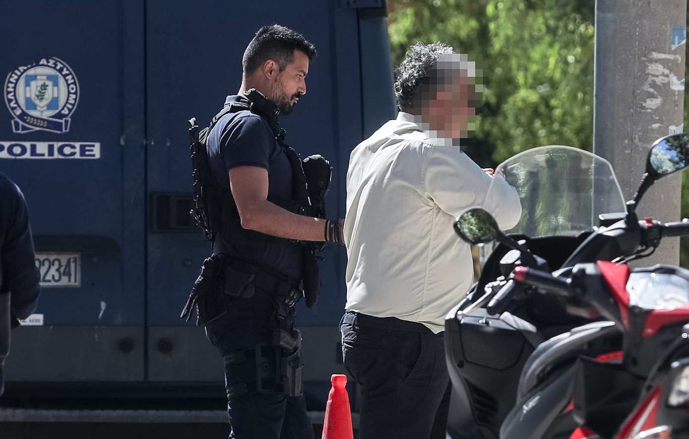 Προφυλακίστηκε-ο-48χρονος-δημοτικός-υπάλληλος-που-κατηγορείται-για-4-εμπρησμούς-στην-Παλλήνη-–-«Πιάσατε-λάθος-άνθρωπο»