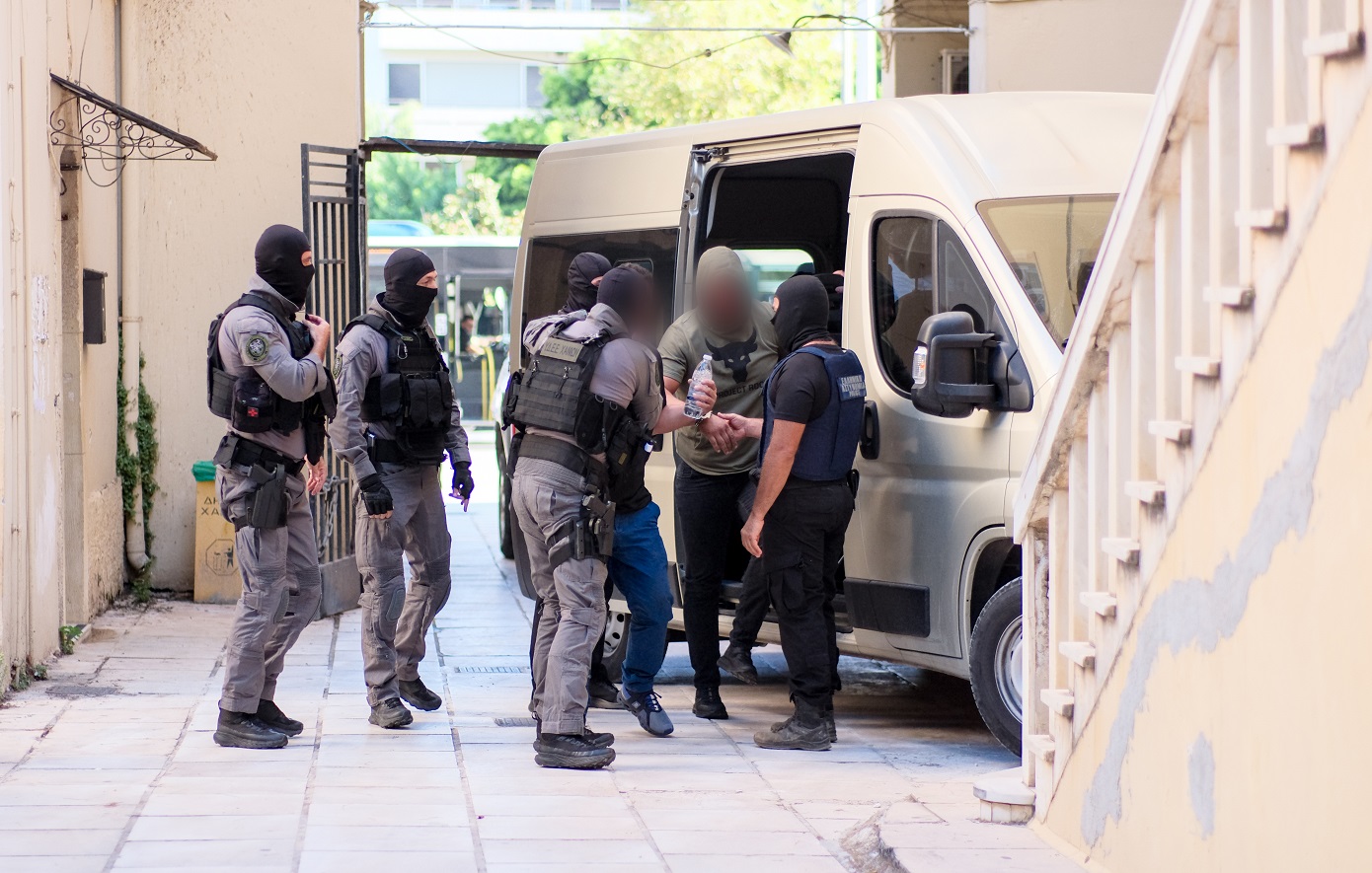 Μαφία-της-Κρήτης:-Ελεύθερος-με-περιοριστικούς-όρους-ο-αστυνομικός-με-τα-παρατσούκλια-«γκόμενα»-και-«κοπέλα»