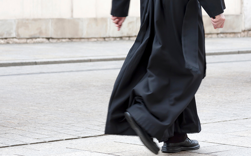 Μαφία-της-Κρήτης:-«Μου-έκαναν-μαρτυρική-τη-ζωή,-με-απείλησαν-αλλά-όχι-με-ροζ-βίντεο»-–-«Σπάει»-τη-σιωπή-του-εμπλεκόμενος-κληρικός