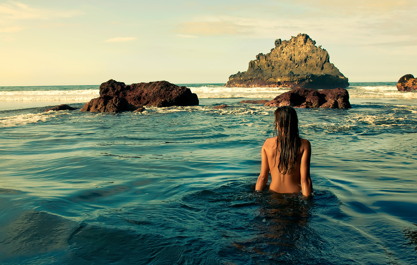 Φωτογράφιζε-κορίτσια-σε-παραλία-γυμνιστών-στην-Αντίπαρο-–-Βρέθηκαν-δεκάδες-αρχεία-στο-κινητό-του