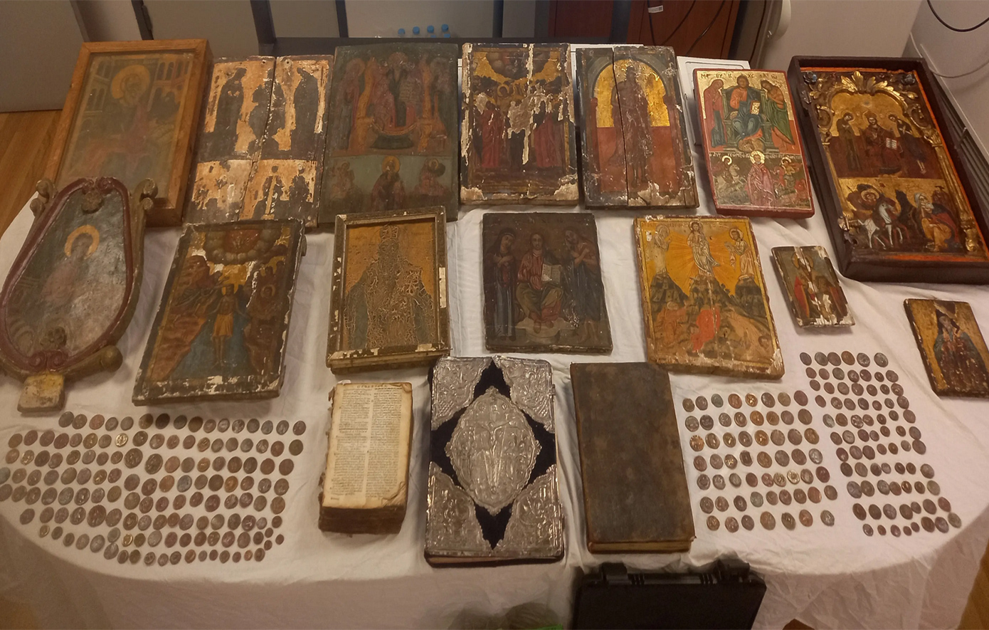 «Τα-αποτελέσματα-των-ερευνών-εξέπληξαν-ακόμα-και-τους-αστυνομικούς»,-λέει-η-ΕΛΑΣ.-για-το-κύκλωμα-αρχαιοκαπηλίας