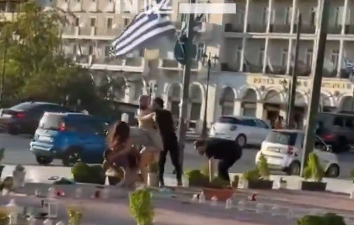 Βίντεο-από-την-άγρια-συμπλοκή-και-Παλαιστινίων-στο-Σύνταγμα-–-Πέντε-συλλήψεις