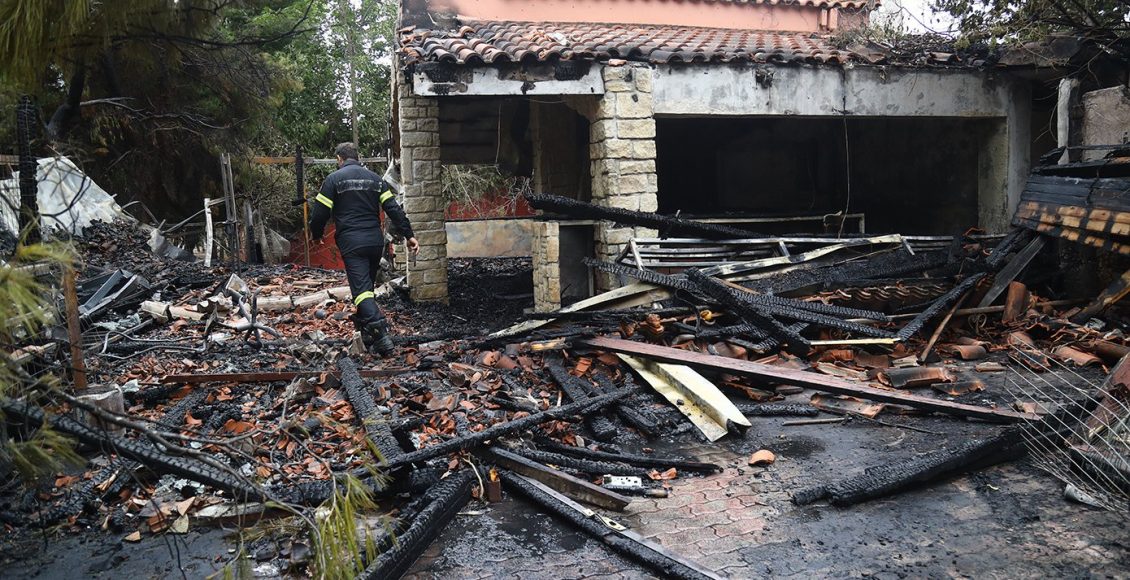 Φωτιά-σε-παλιά-καφετέρια-στους-Αγίους-Αναργύρους