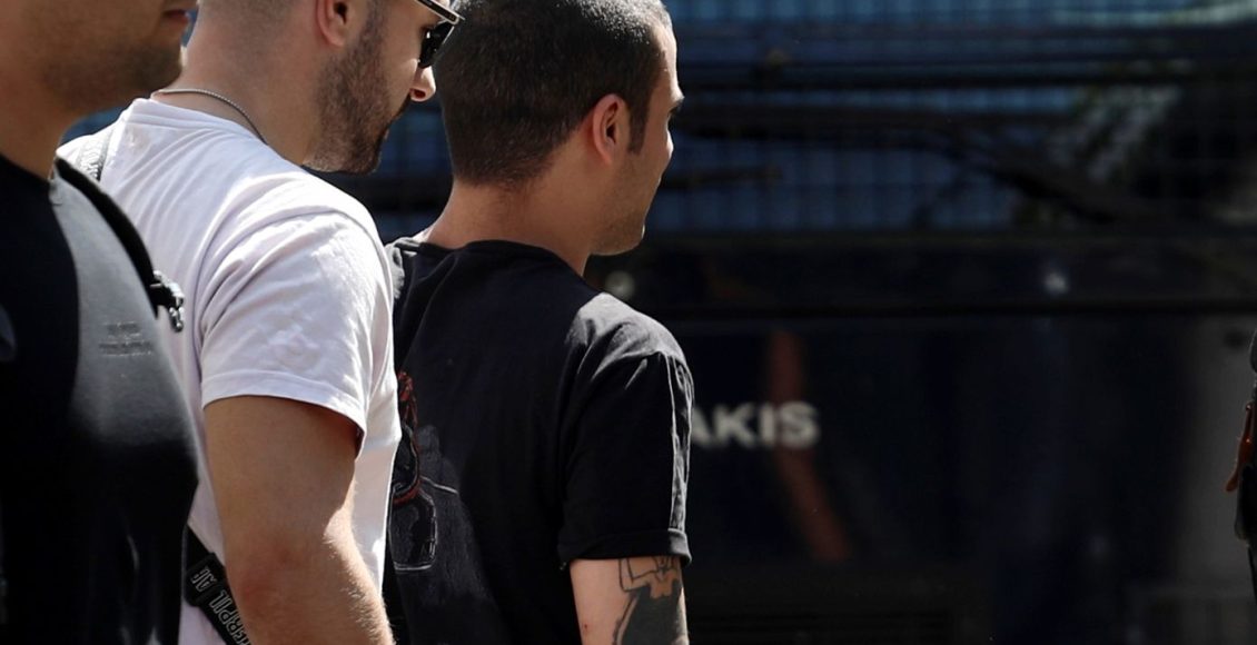 Αναβολή-στη-δίκη-του-γιου-του-Σωκράτη-Μάλαμα-–-Κατηγορείται-για-βία-και-απειλές-σε-αστυνομικούς