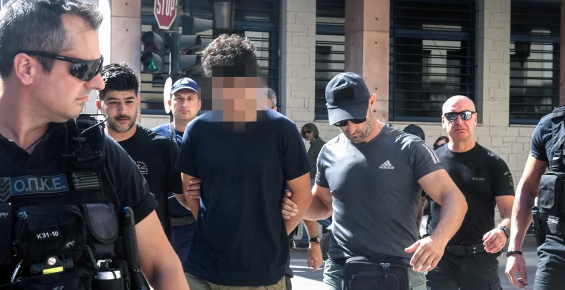 «Περπατάω-ξανά-χωρίς-χειροπέδες»-–-Ελεύθεροι-μέχρι-τη-δίκη-οι-νεαροί-που-κατηγορούνται-για-τον-εμπρησμό-στην-Πάτρα