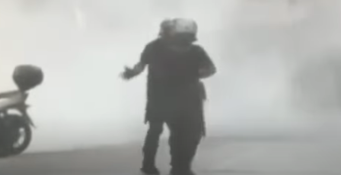 Σοβαρό-επεισόδιο-στην-πορεία-για-τον-Παύλο-Φύσσα-στην-Πάτρα:-Βίντεο-δείχνει-αστυνομικό-να-χαστουκίζει-συνάδελφό-του