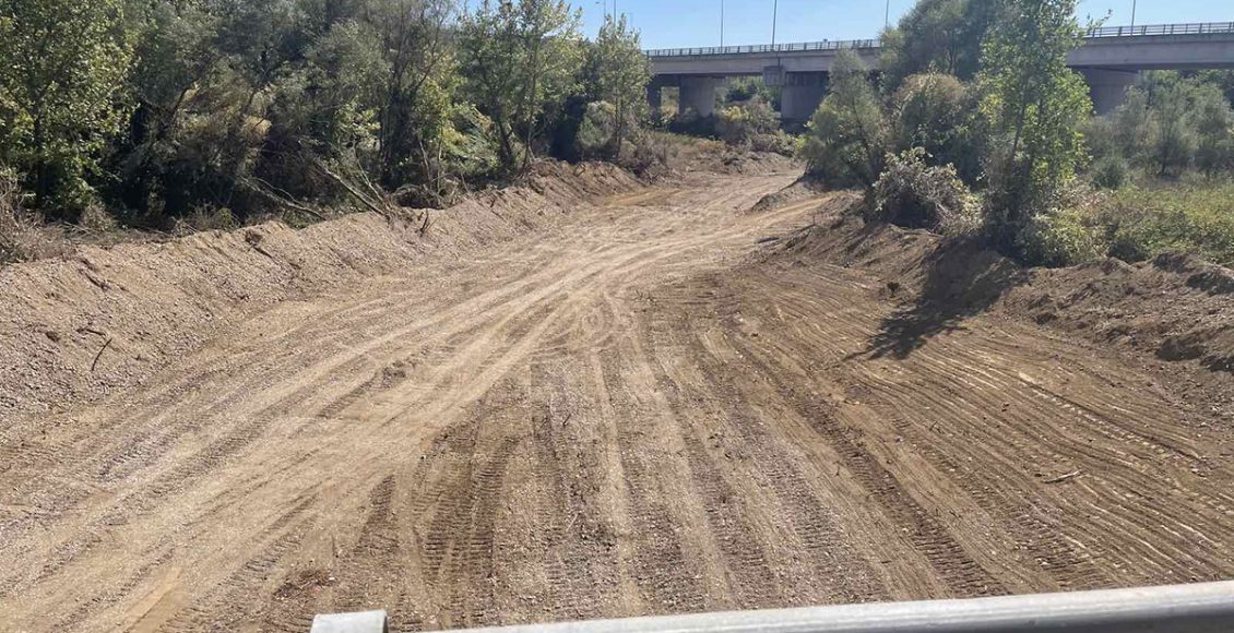 Επιθεώρηση-εργασιών-καθαρισμού-του-Αλφειού-στη-Μεγαλόπολη-από-τον-Αντιπεριφερειάρχη-Κώστα-Μανδρώνη-–-Περιφέρεια-Πελοποννήσου