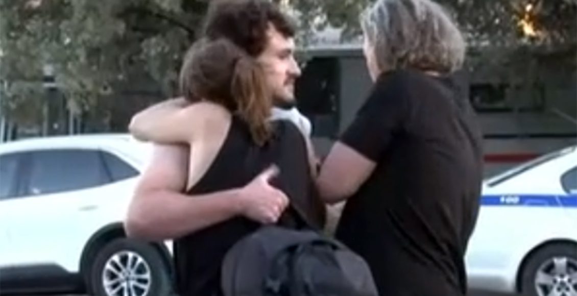 «Αισθανόμαστε-δικαιωμένοι-αλλά-έχουμε-αγώνα-μπροστά-μας»-–-Τι-είπε-ο-πατέρας-του-25χρονου-που-αφέθηκε-ελεύθερος-για-τον-εμπρησμό-στην-Πάτρα