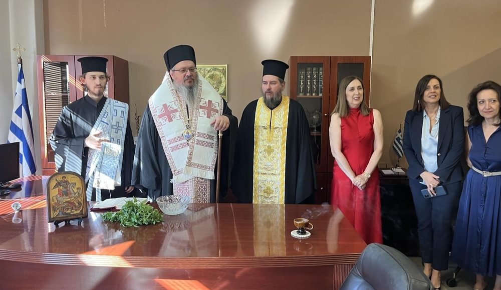 Αγιασμός-από-τον-Μητροπολίτη-Ιερώνυμο-στα-γραφεία-της-Πρωτοβάθμιας-Εκπαίδευσης-Λάρισας