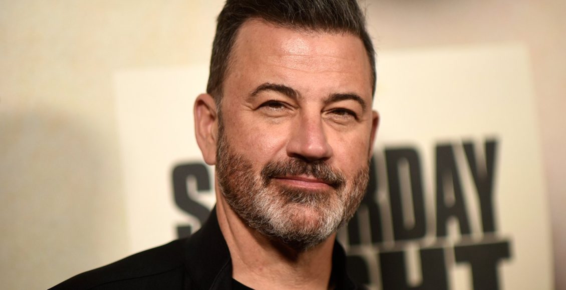 Οι-παρουσιαστές-βραδινών-εκπομπών-ειρωνεύονται-τον-Τραμπ:-«Είναι-ένας-καταπληκτικός-πρόεδρος»-–-Απειλεί-να-τιμωρήσει-και-άλλους-επικριτές-του