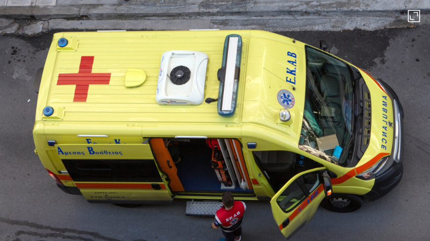 Αγρίνιο:-«’Εσβησε»-στα-χέρα-διασωστών-50χρονη-μητέρα-–-Εκτροχιάστηκε-το-ασθενοφόρο-που-έσπευσε-να-την-παραλάβει-–-ertnews.gr