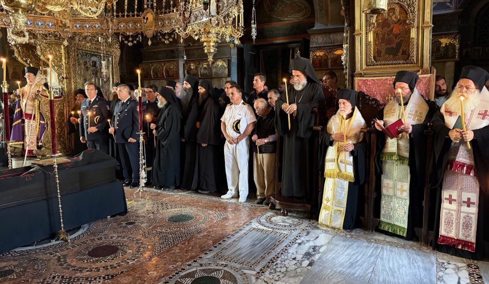 Ο-Μητροπολίτης-Ιεραπύτνης-στην-Εξόδιο-Ακολουθία-του-Γέροντα-Βασιλείου-Γοντικάκη