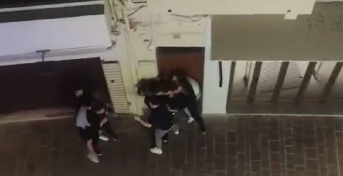 Άγρια-συμπλοκή-νεαρών-ατόμων-στο-παλιό-λιμάνι-του-Ρεθύμνου-–-Δείτε-το-βίντεο