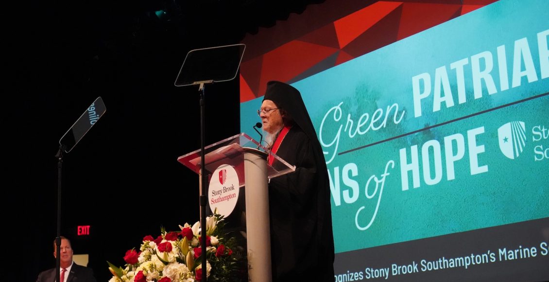Ο-Οικουμενικός-Πατριάρχης-τιμήθηκε-με-το-μετάλλιο-του-Πανεπιστημίου-stony-brook-στο-southampton-της-Νέας-Υόρκης