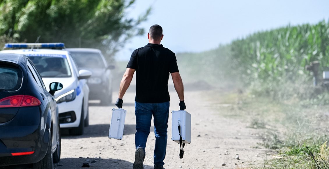 Θρίλερ-στη-Βοιωτία:-Έθαψε-τη-μάνα-της-στην-αυλή-για-να-παίρνει-τη-σύνταξη-και-παρουσίαζε-άλλη-ως-μητέρα-της