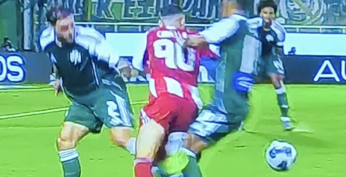 Παναθηναϊκός-–-Ολυμπιακός:-Φωνάζουν-για-πέναλτι-οι-«ερυθρόλευκοι»-σε-ανατροπή-του-Καμπελά-–-«Νέοι-κανονισμοί»,-το-σχόλιο-Καραπαπά