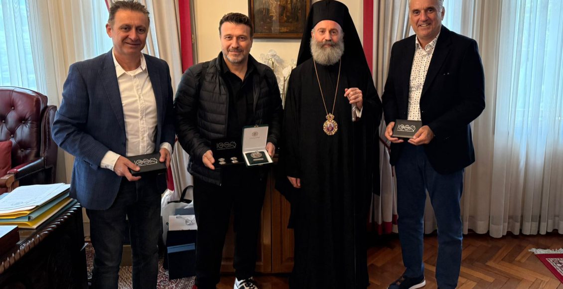 Ο-τραγουδιστής-Γιάννης-Πλούταρχος-στην-Αρχιεπισκοπή-Αυστραλίας