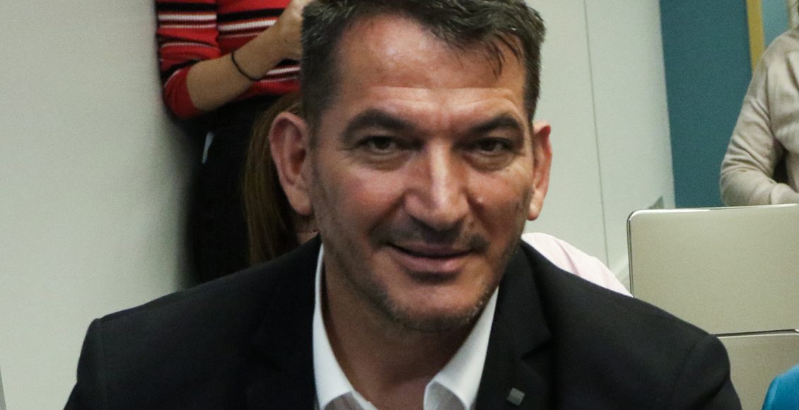 Ο-Πύρρος-Δήμας-σε-ριάλιτι-έβγαλε-στο-«σφυρί»-την-ολυμπιακή-δάδα-για-10.200-ευρώ-–-Οργή-από-την-Ολυμπιακή-Επιτροπή