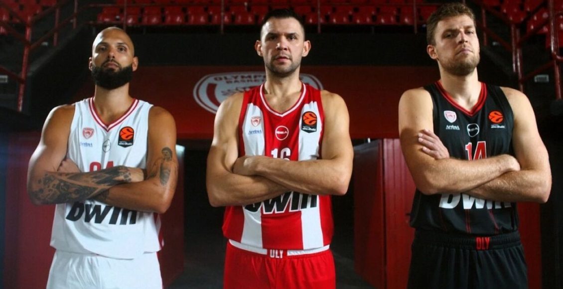 Ολυμπιακός:-Αυτές-είναι-οι-νέες-φανέλες-για-τη-σεζόν-2025-26-–-Δείτε-το-βίντεο