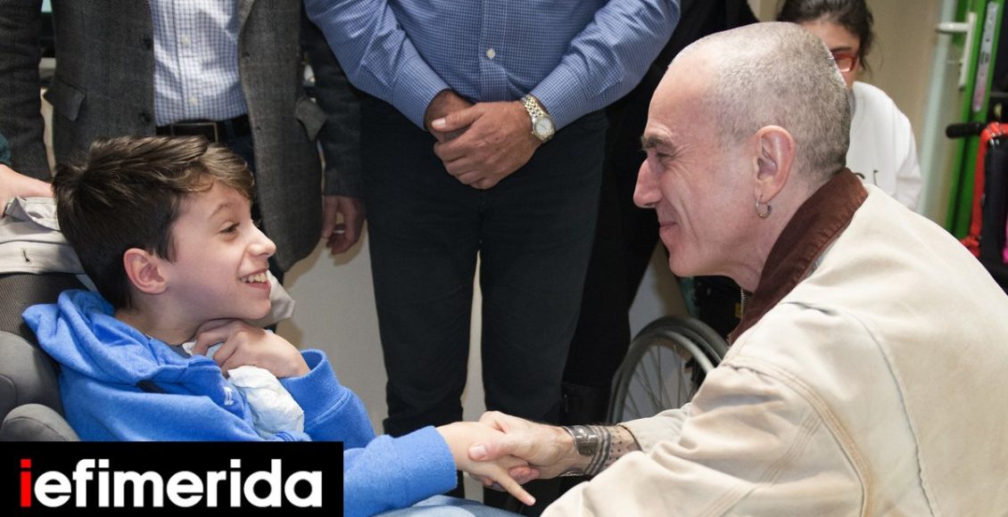 Στην-Αθήνα-ο-Ντάνιελ-Ντέι-Λιούις:-Για-την-πρεμιέρα-της-ταινίας-του-και-τα-παιδιά-της-Εταιρείας-Σπαστικών-Πόρτα-Ανοιχτή