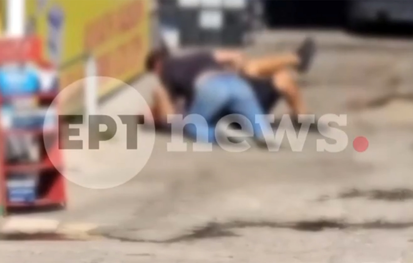 Άγριο-ξύλο-μεταξύ-οδηγών-στη-μέση-του-δρόμου-–-Το-περιστατικό-καταγράφηκε-σε-βίντεο