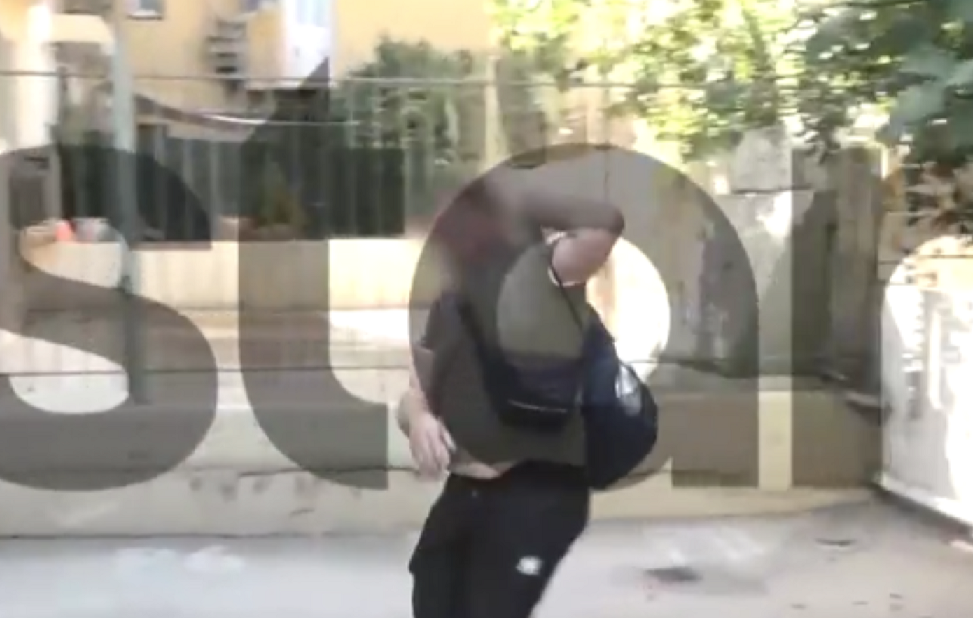 Απίστευτος-διαρρήκτης-στα-Άνω-Πατήσια:-Μπήκε-σε-σπίτι-μπροστά-σε-κάμερα-–-Τον-ακινητοποίησαν-ρεπόρτερ-και-πολίτες