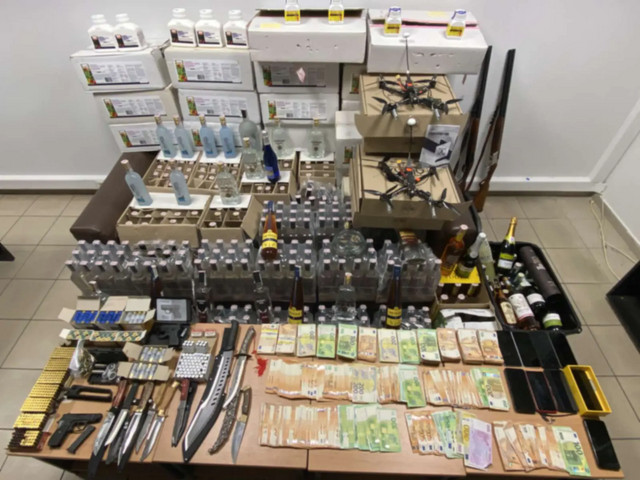 Κατασχέθηκαν-ποτά,-φυτοφάρμακα,-όπλα-και-212.000-ευρώ-–-Χειροπέδες-σε-10-άτομα,-πώς-δρούσε-το-κύκλωμα-στη-Βόρεια-Ελλάδα